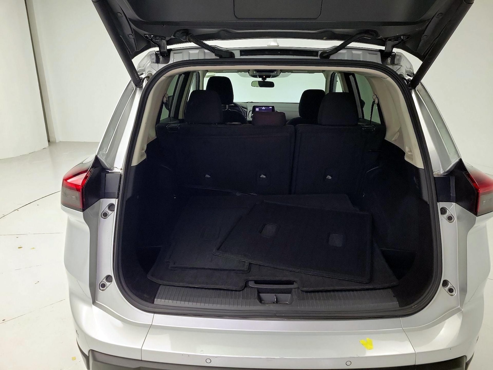 2025 Nissan Rogue SV - Photo 21