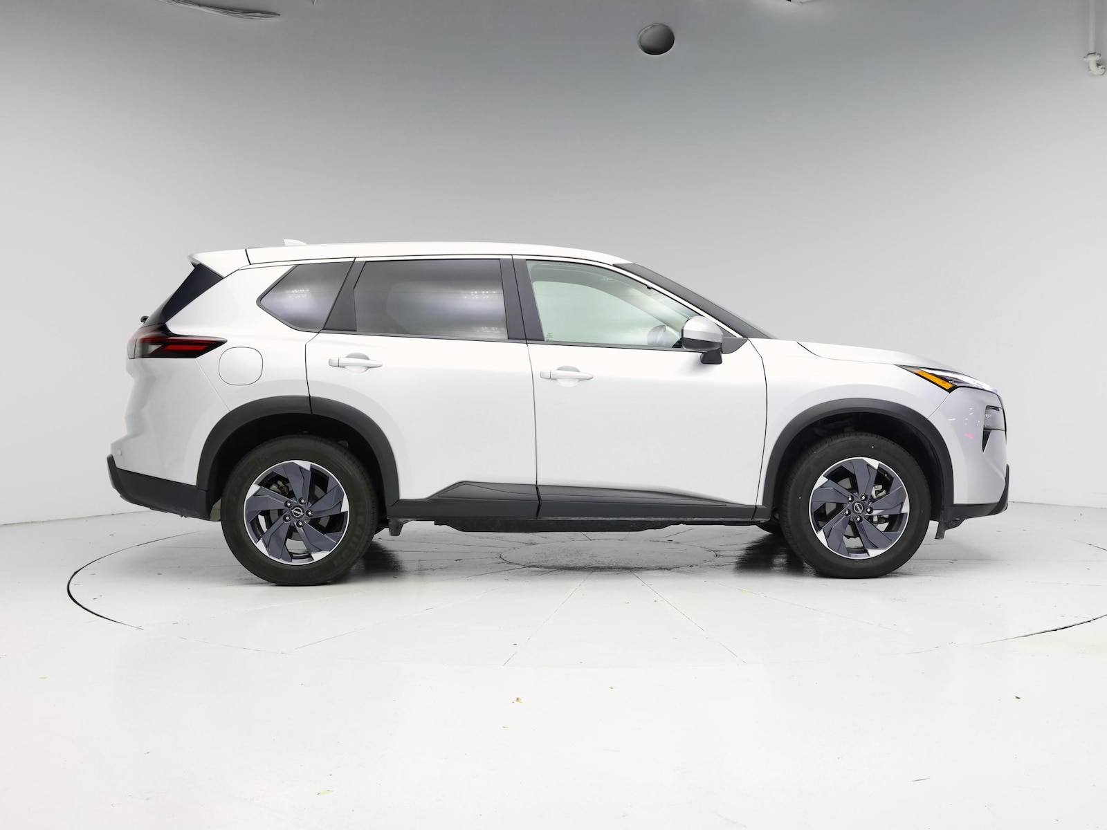 2025 Nissan Rogue SV - Photo 8