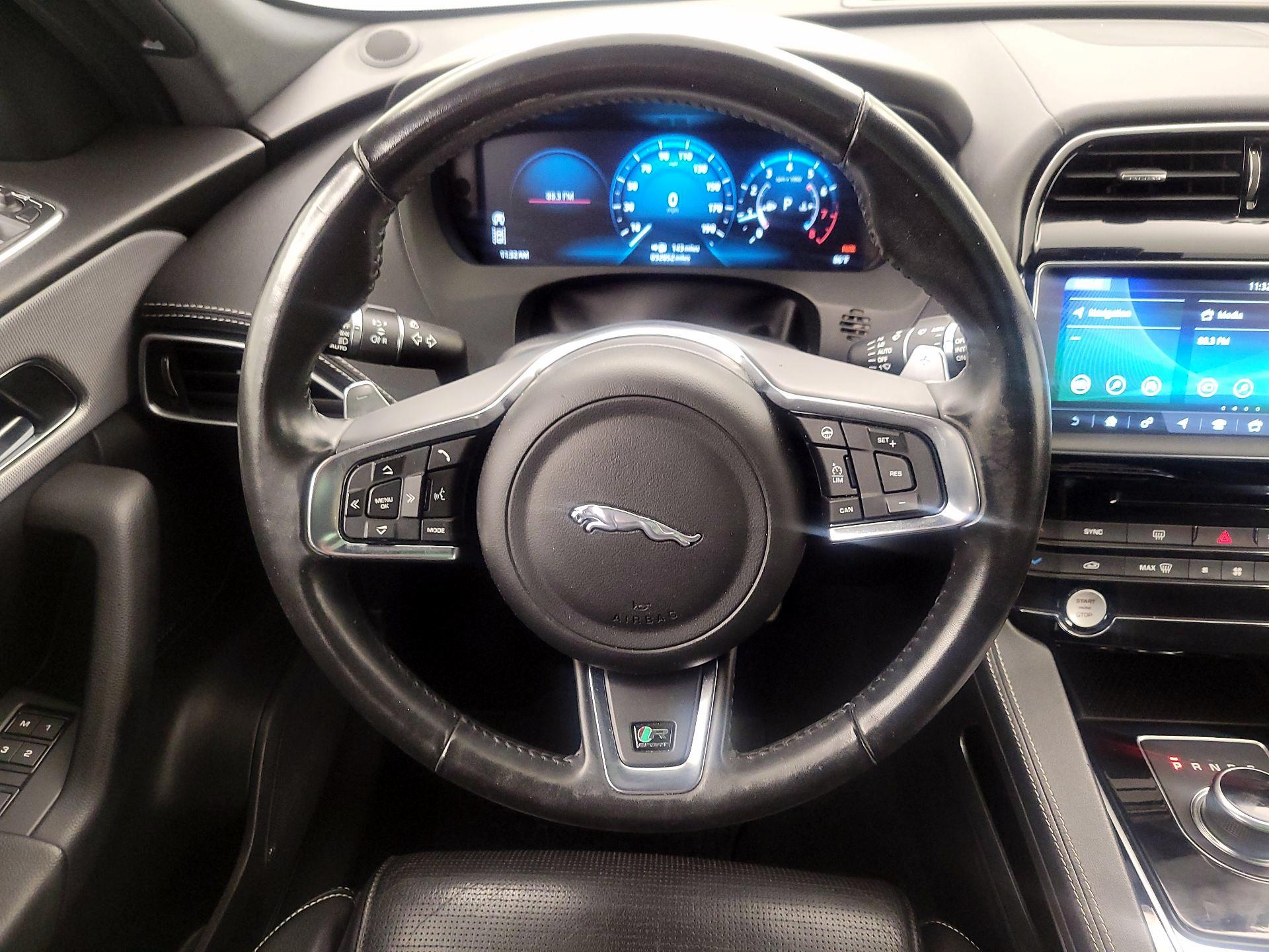 Thumbnail: 2018 Jaguar F-Pace - 10