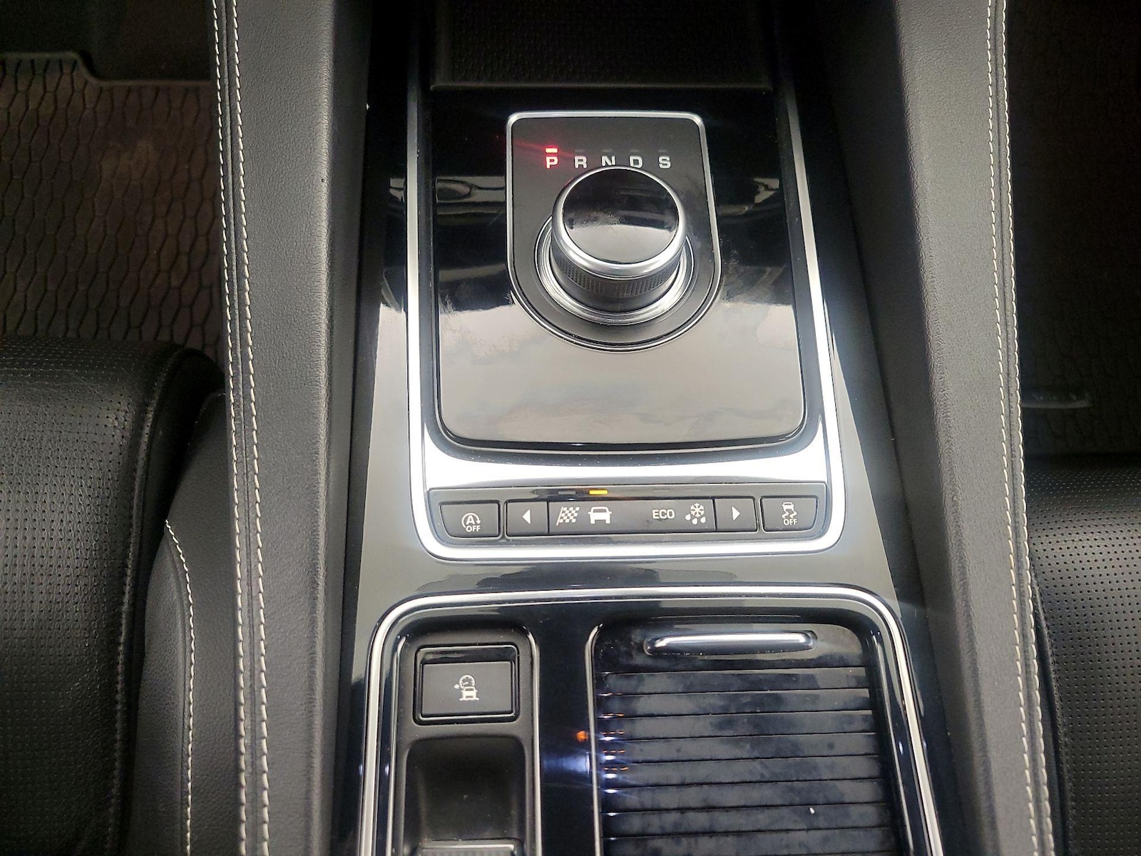 2018 Jaguar F-PACE R-Sport - Photo 18
