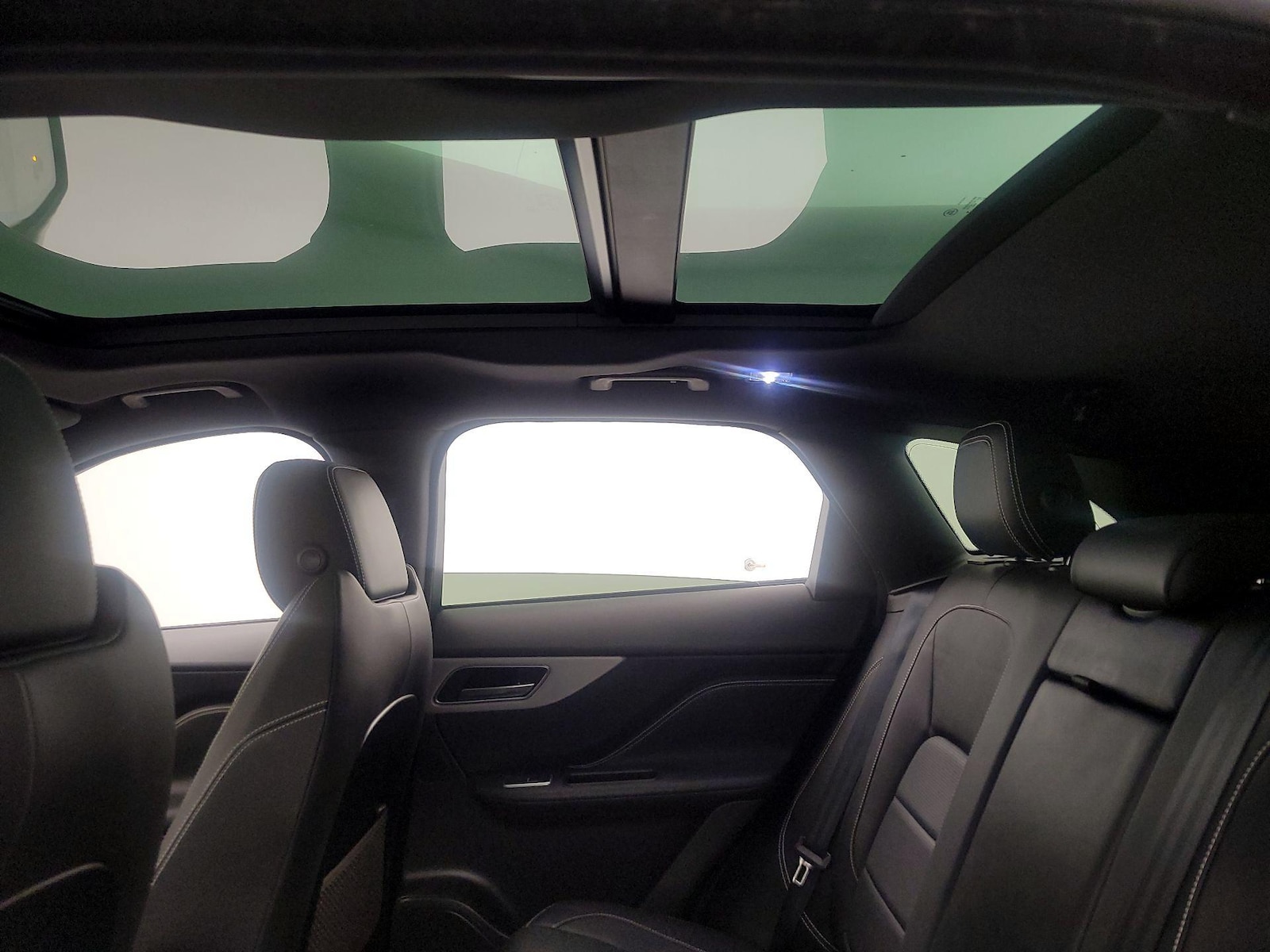 2018 Jaguar F-PACE R-Sport - Photo 23