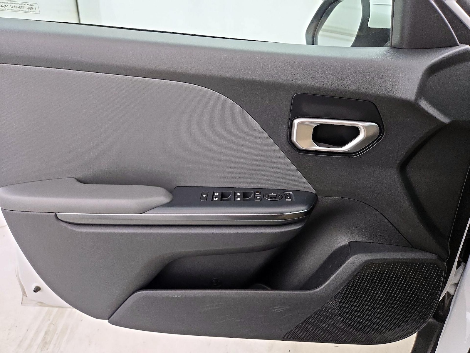 2025 Kia K4 LXS - Photo 13
