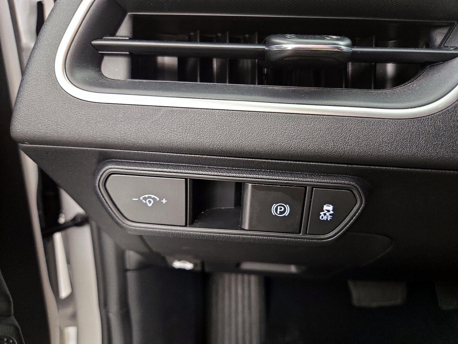 2025 Kia K4 LXS - Photo 14
