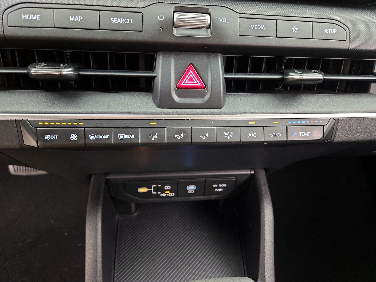 2025 Kia K4 LXS - Photo 17