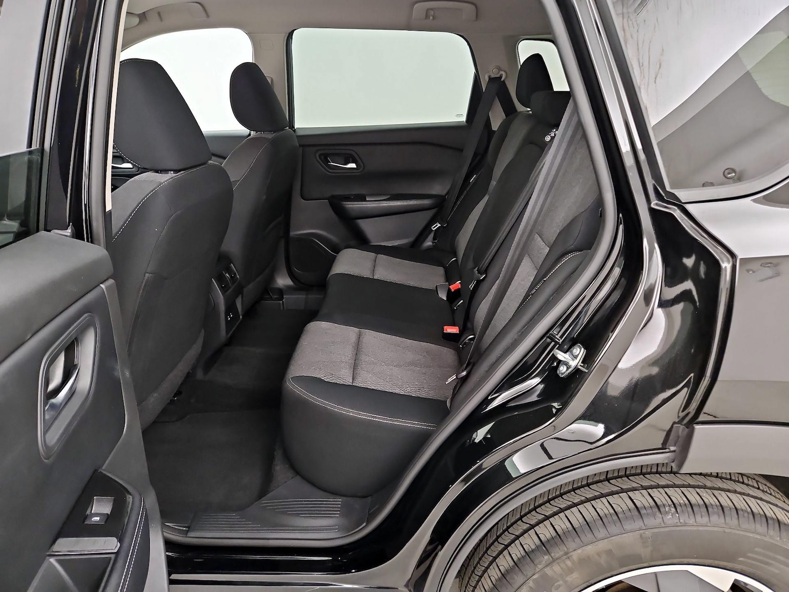 2025 Nissan Rogue SV - Photo 10