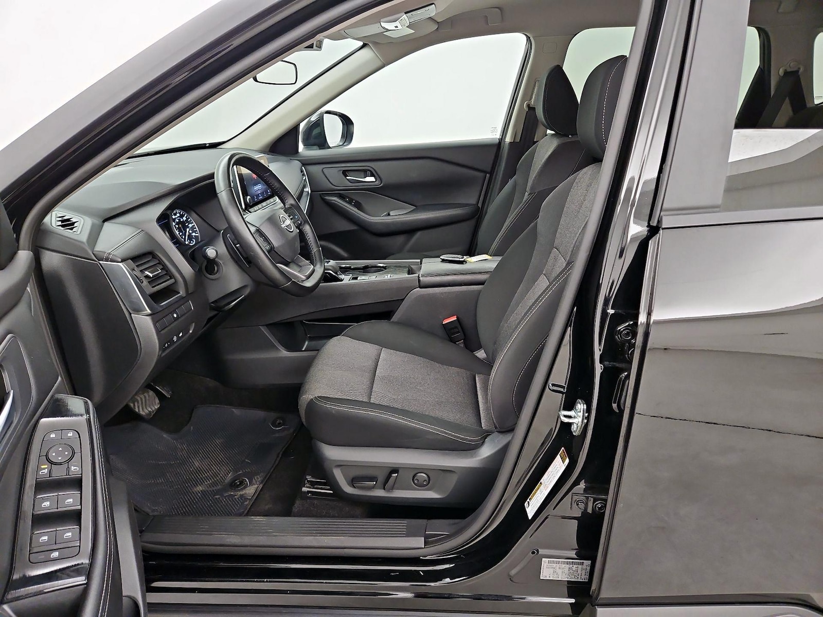 2025 Nissan Rogue SV - Photo 12