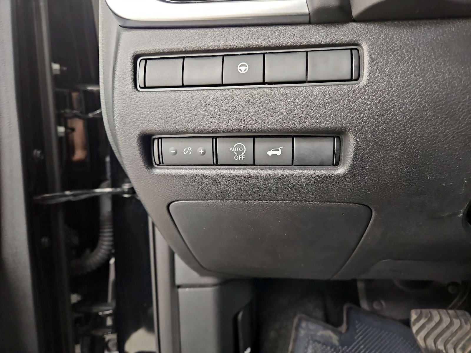 2025 Nissan Rogue SV - Photo 14