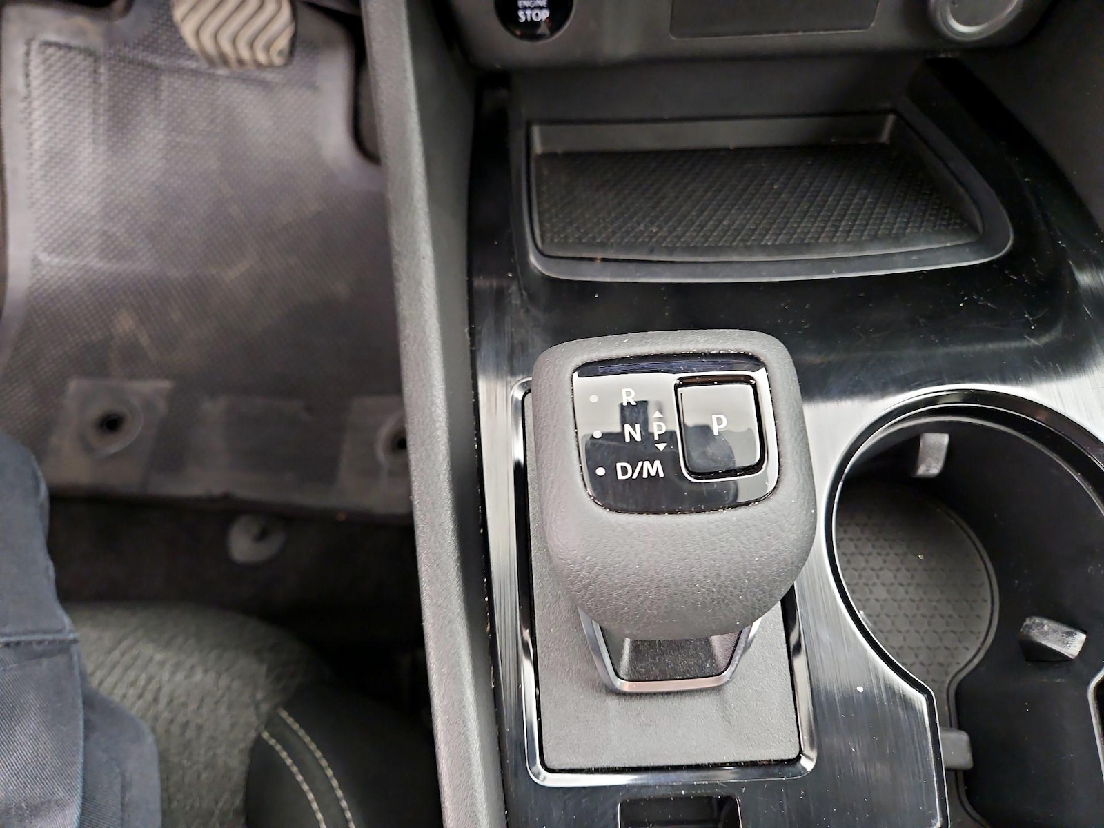 2025 Nissan Rogue SV - Photo 18