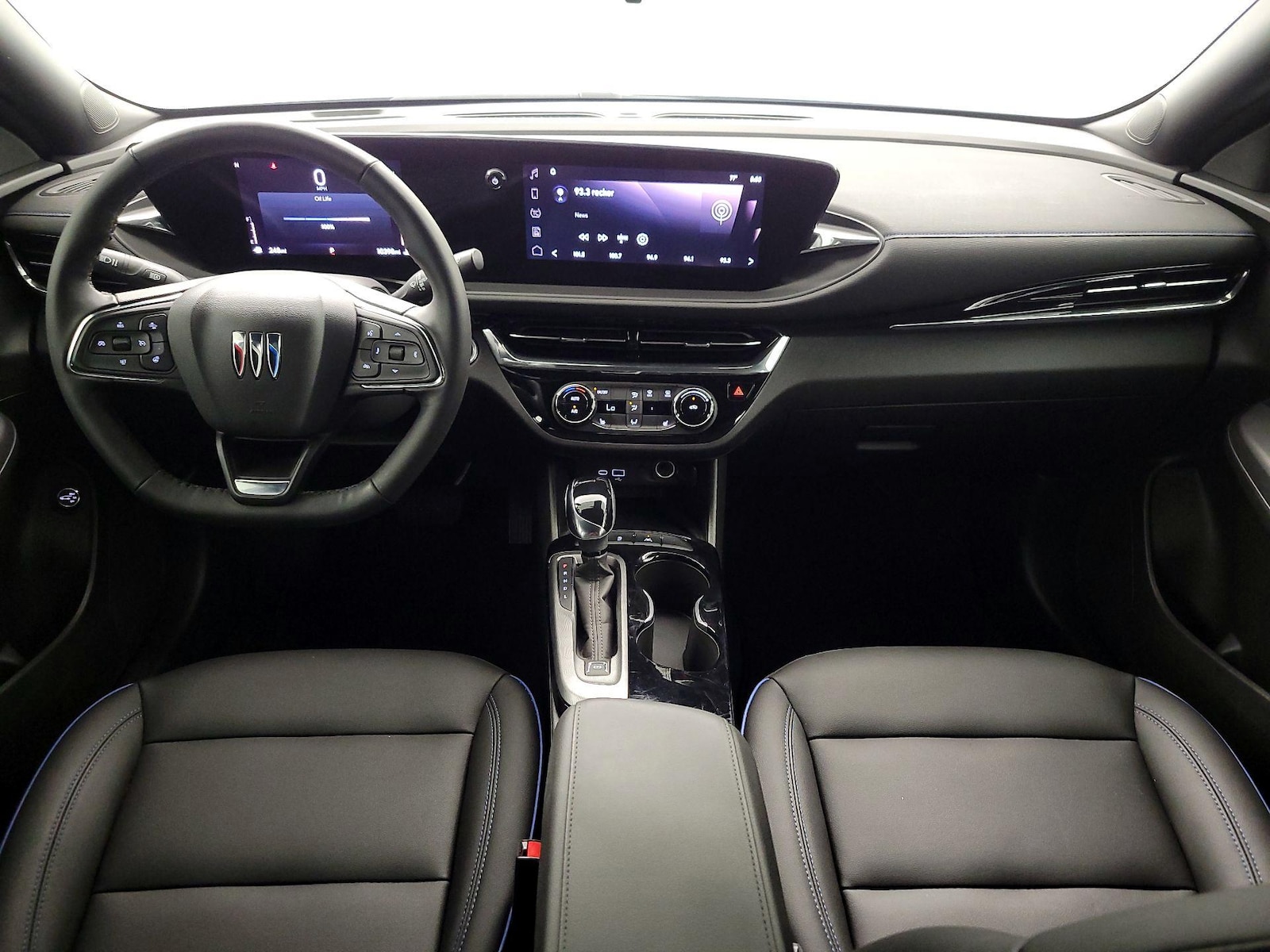 2025 Buick Envista Sport Touring - Photo 10