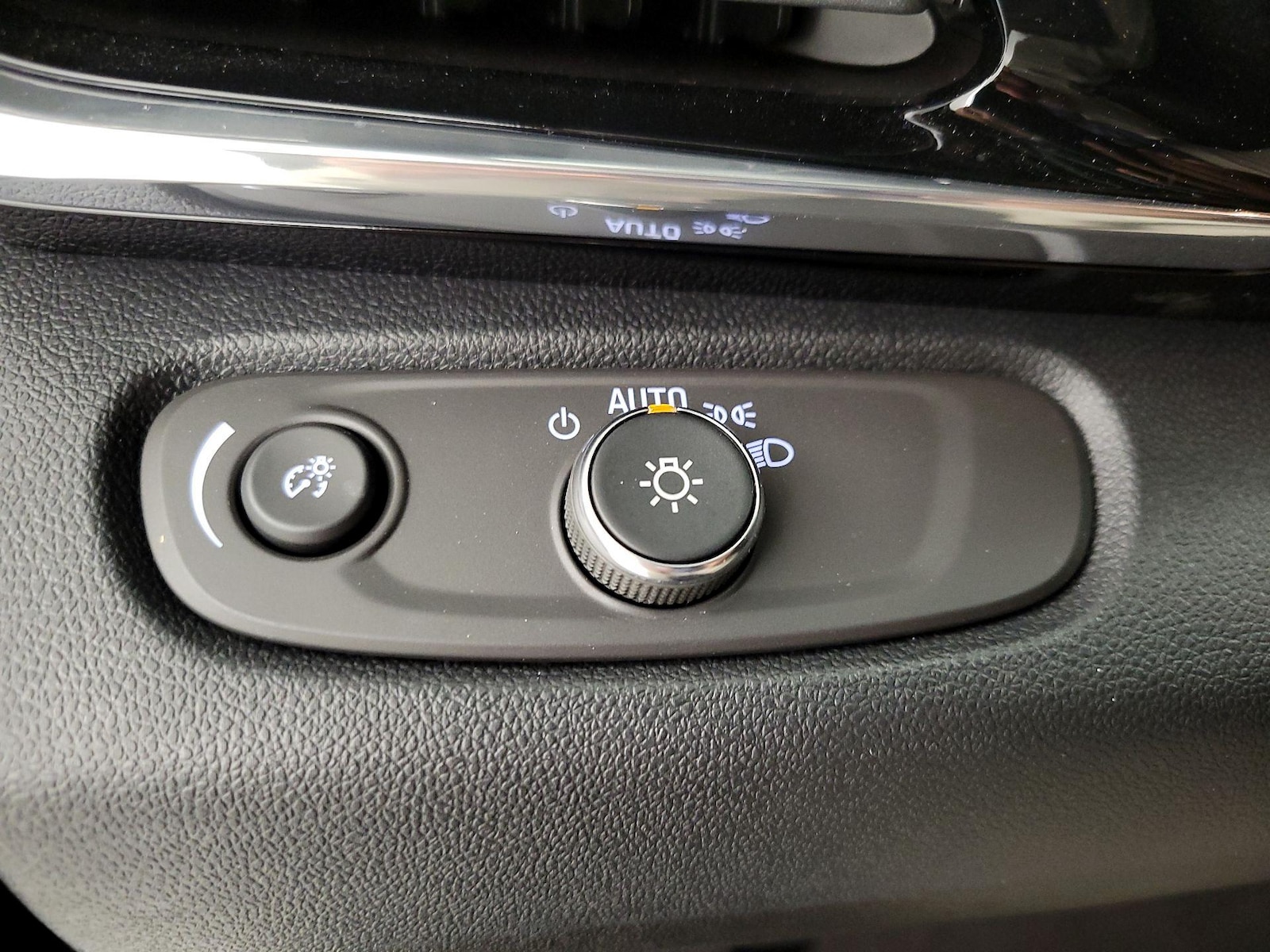 2025 Buick Envista Sport Touring - Photo 14