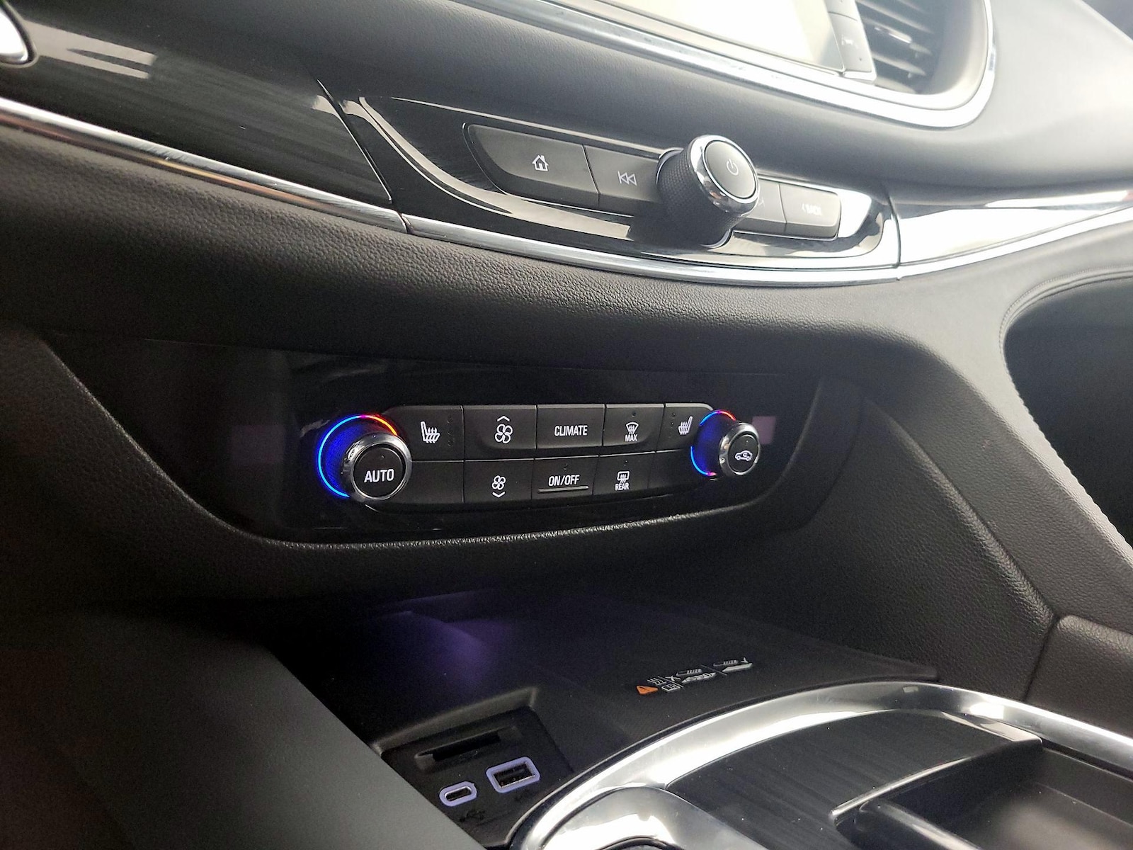 2024 Buick Enclave Essence - Photo 17