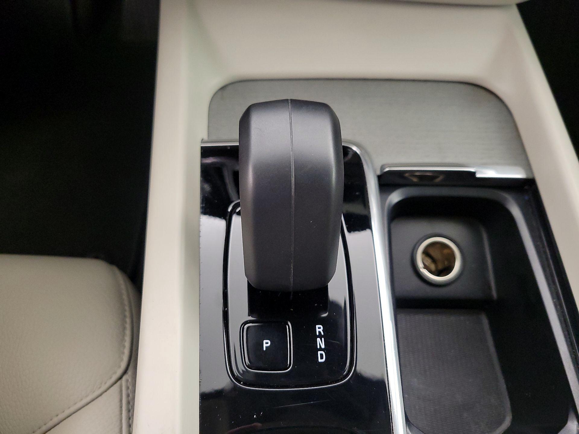 Thumbnail: 2025 Volvo S60 - 18