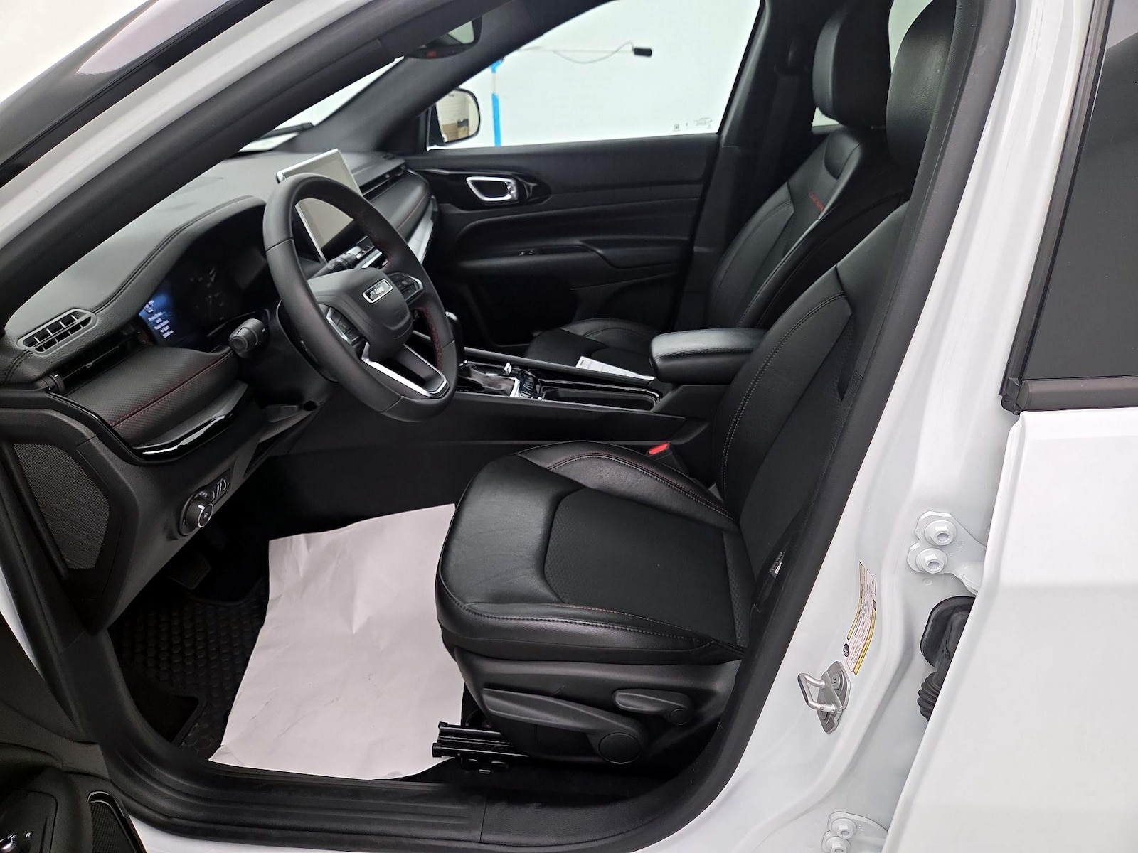 2025 Jeep Compass Trailhawk - Photo 12