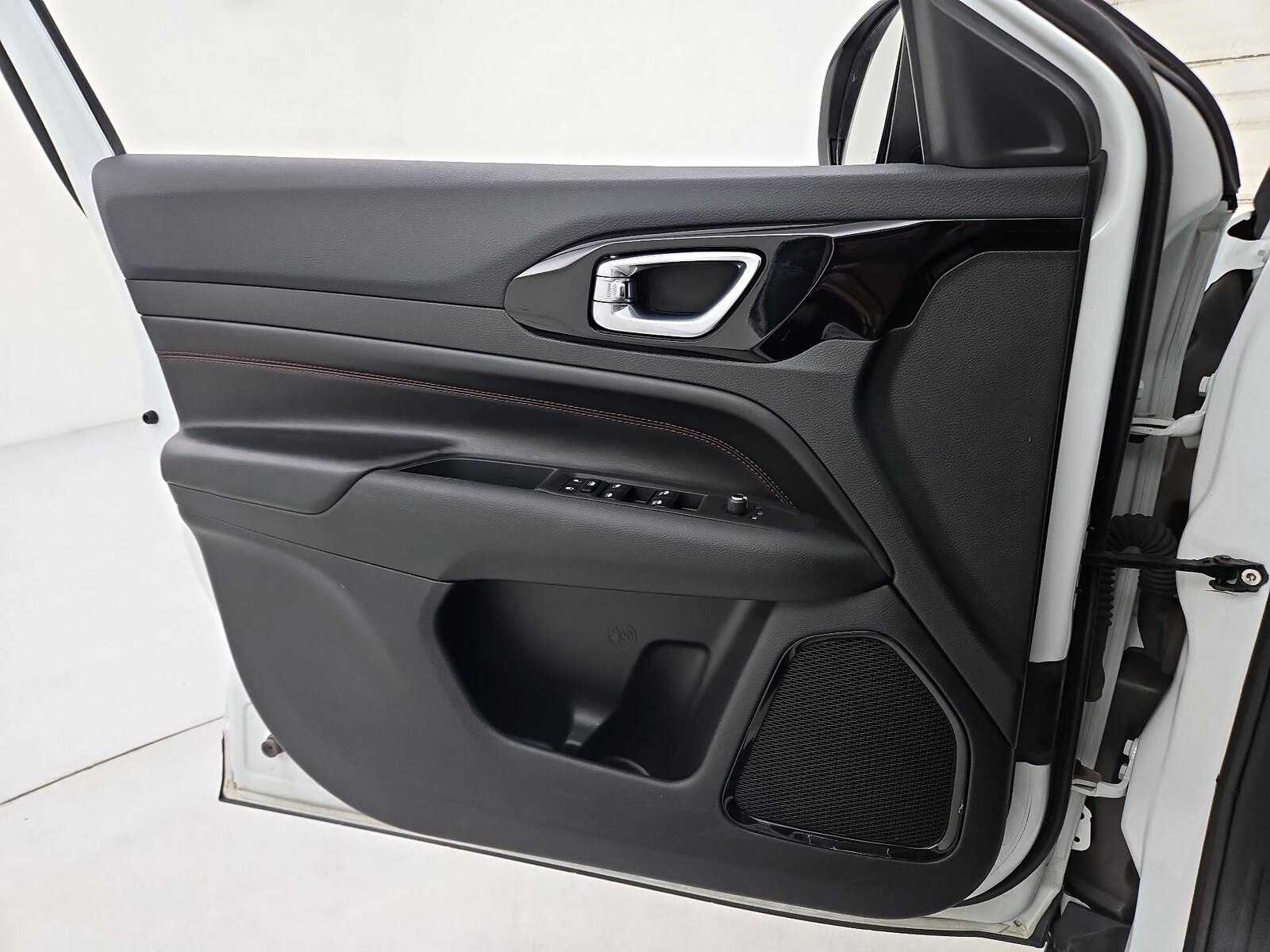 2025 Jeep Compass Trailhawk - Photo 13