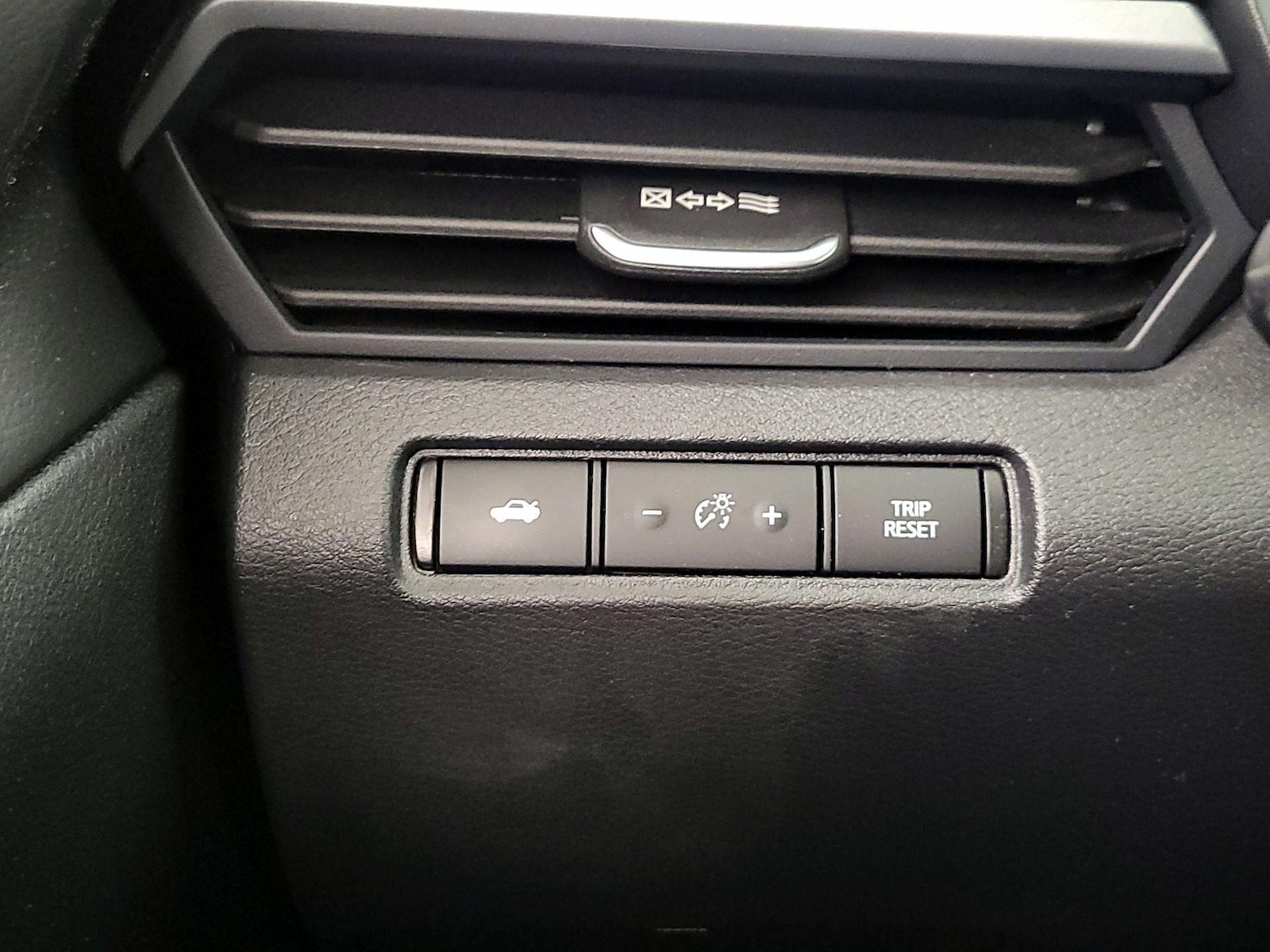 2025 Nissan Altima SV - Photo 14