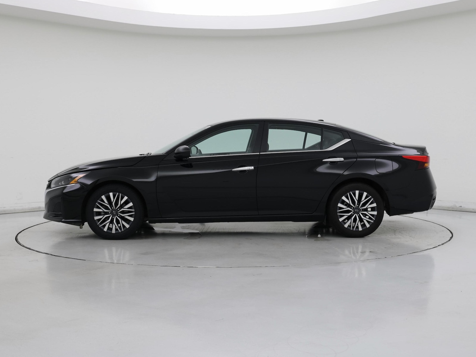 2025 Nissan Altima SV - Photo 4