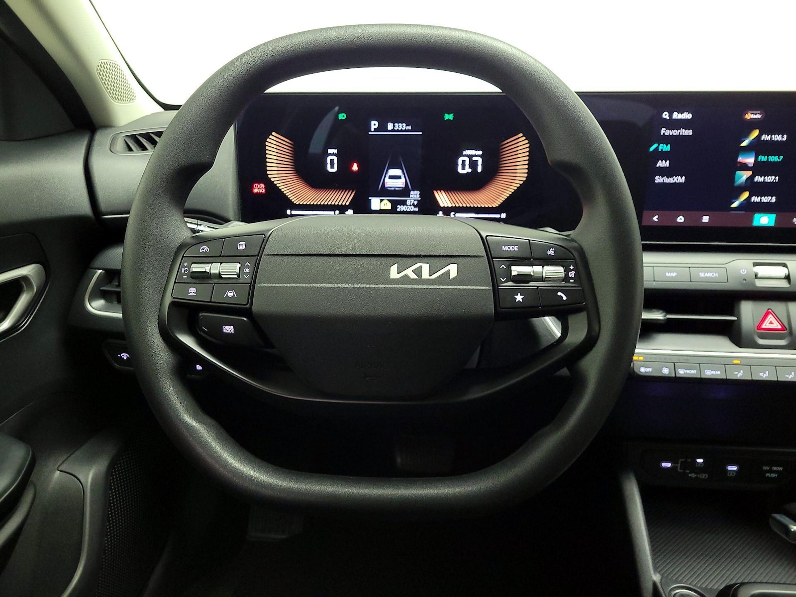 2025 Kia K4 LXS - Photo 11