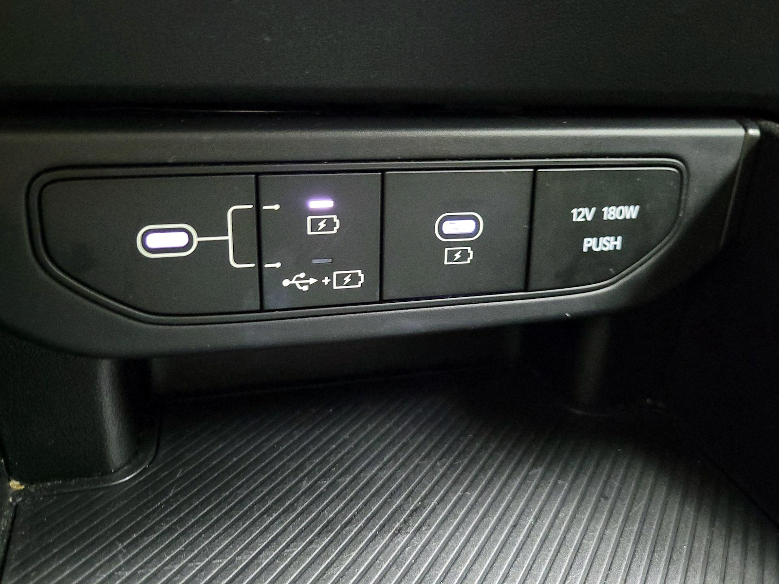 2025 Kia K4 LXS - Photo 19