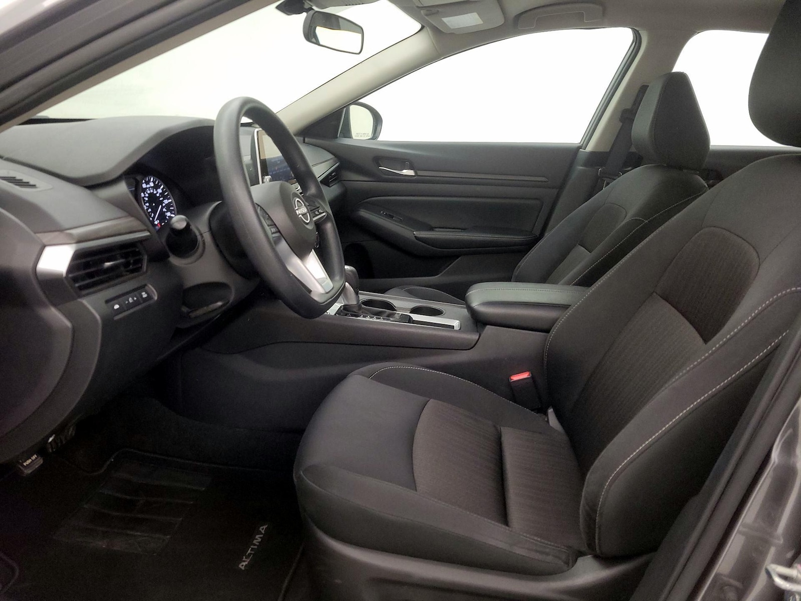 2025 Nissan Altima SV - Photo 12