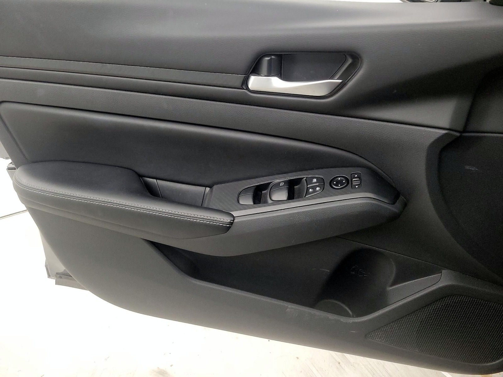 2025 Nissan Altima SV - Photo 13