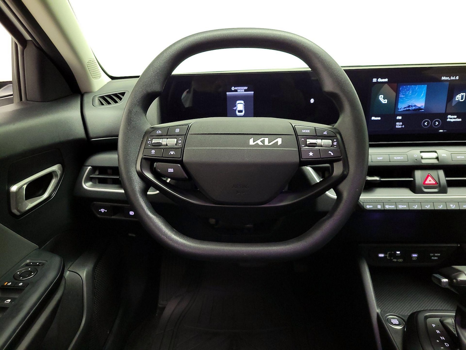 2025 Kia K4 LXS - Photo 11