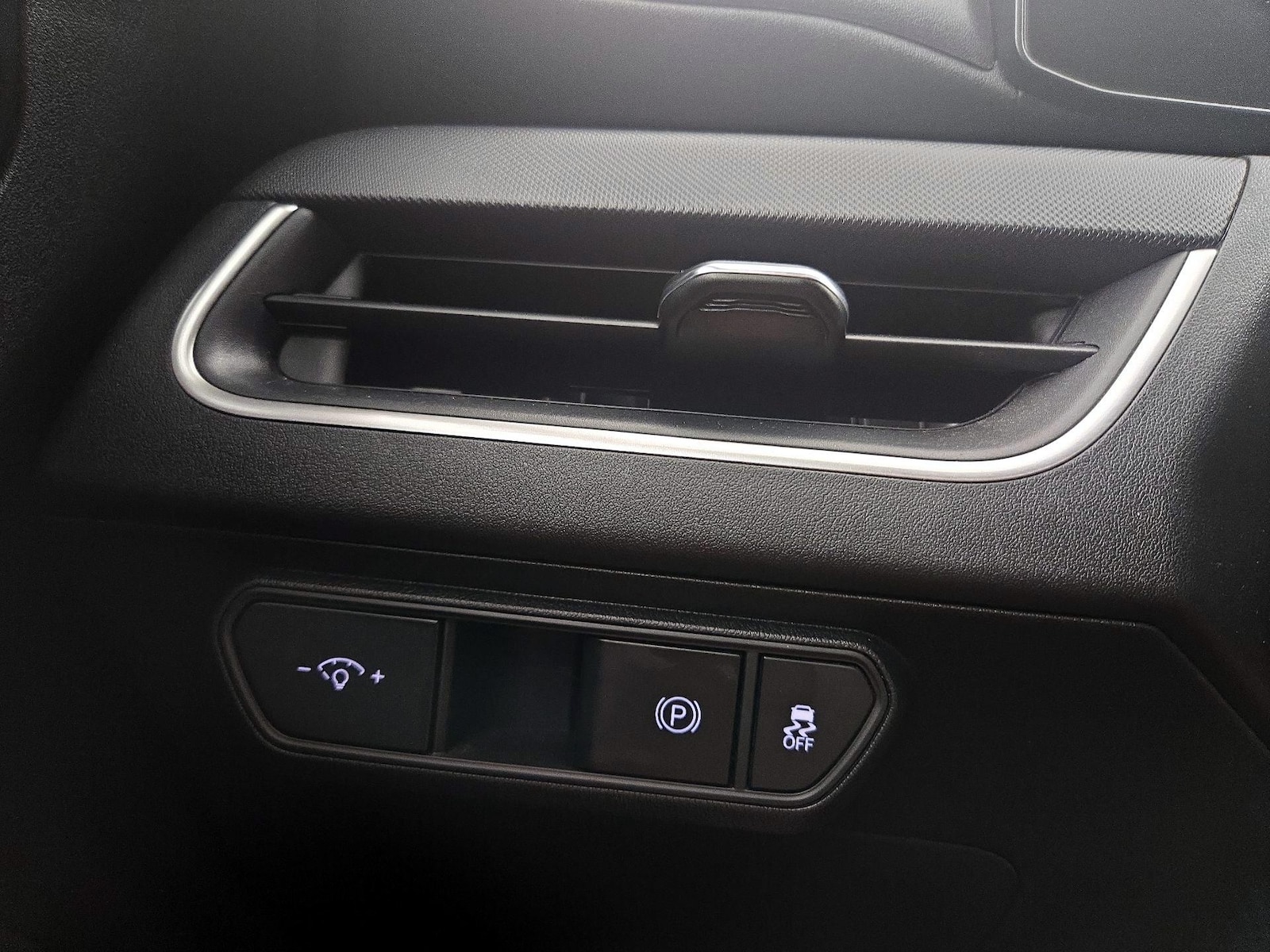 2025 Kia K4 LXS - Photo 14