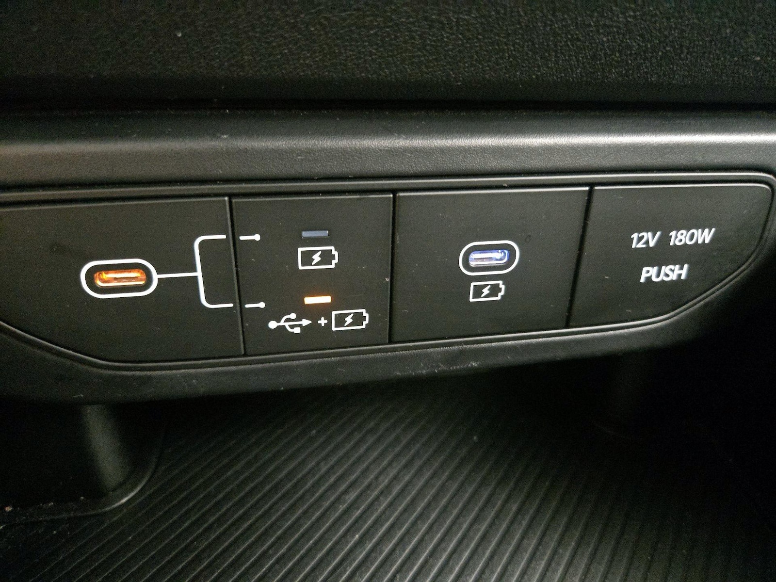 2025 Kia K4 LXS - Photo 19