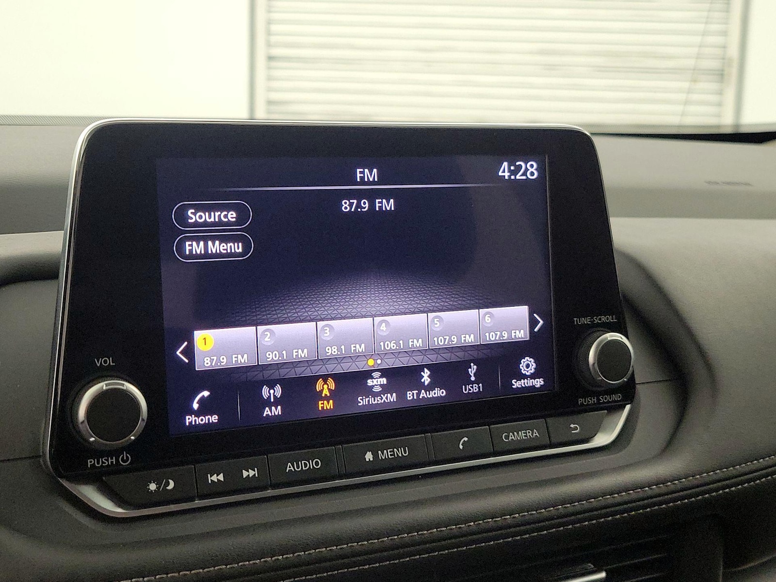 2025 Nissan Rogue SV - Photo 16