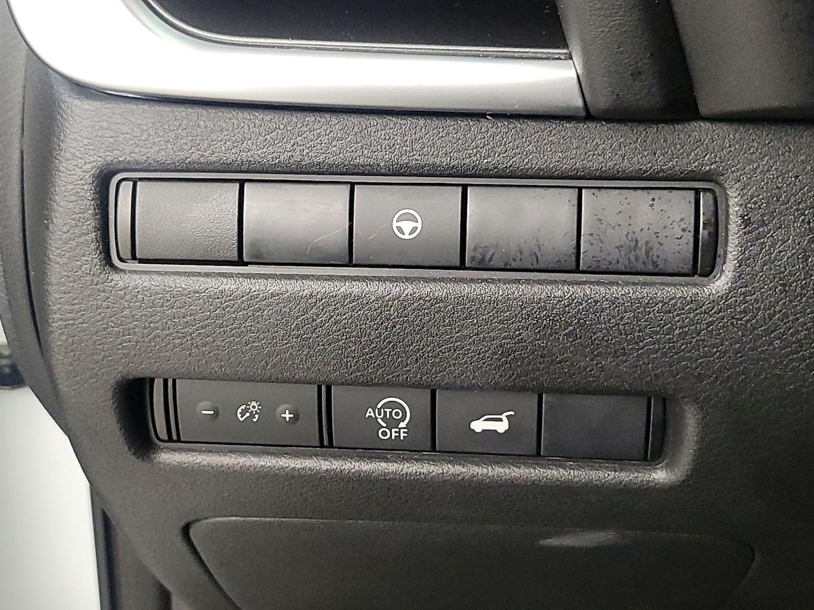 2025 Nissan Rogue SV - Photo 14