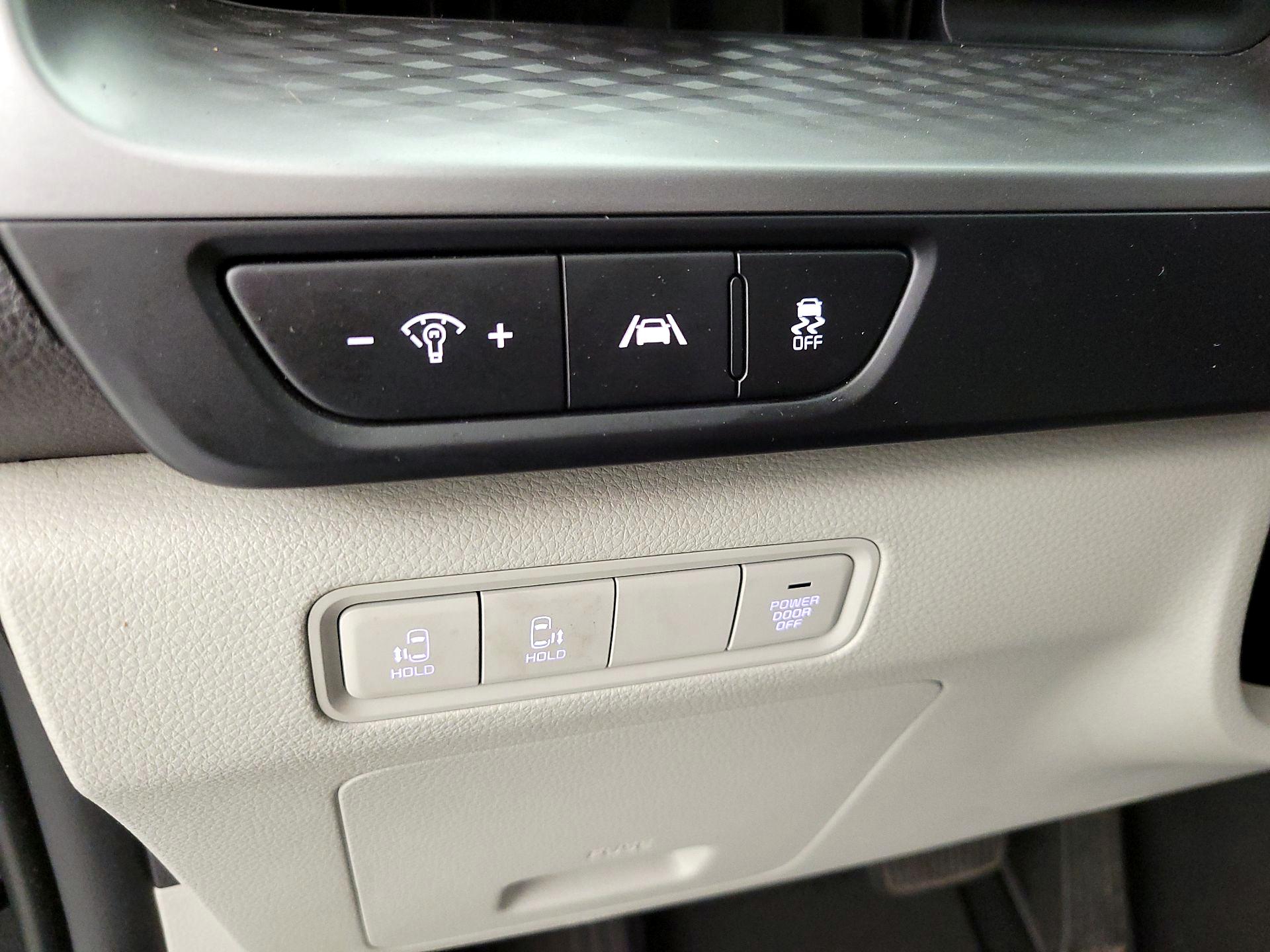 Thumbnail: 2022 Kia Carnival - 13