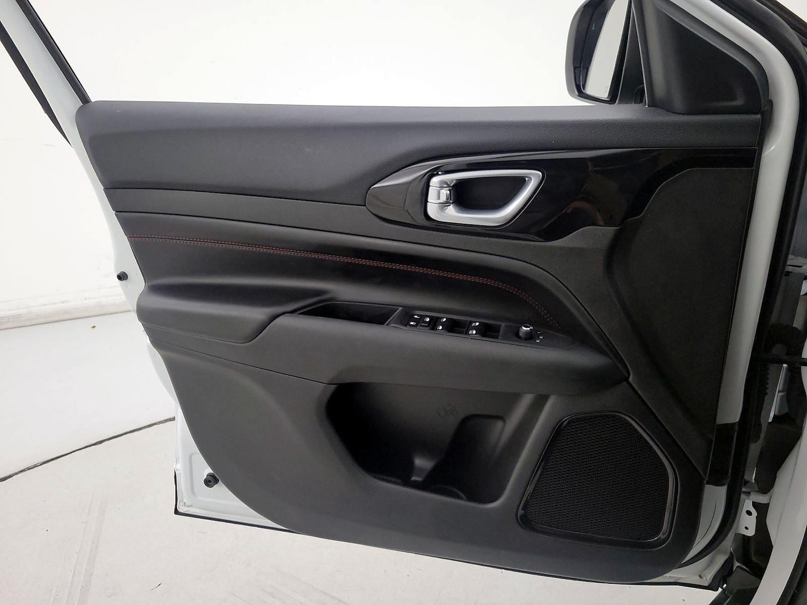 2025 Jeep Compass Trailhawk - Photo 13