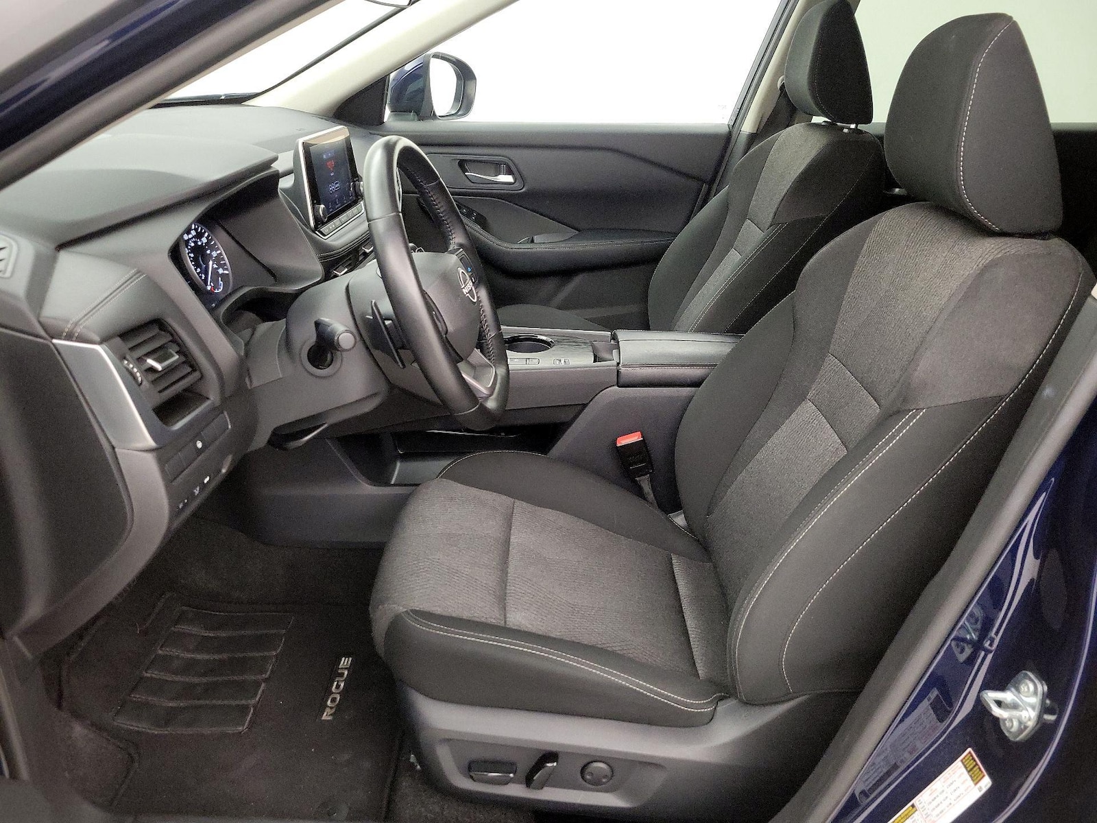 2025 Nissan Rogue SV - Photo 12
