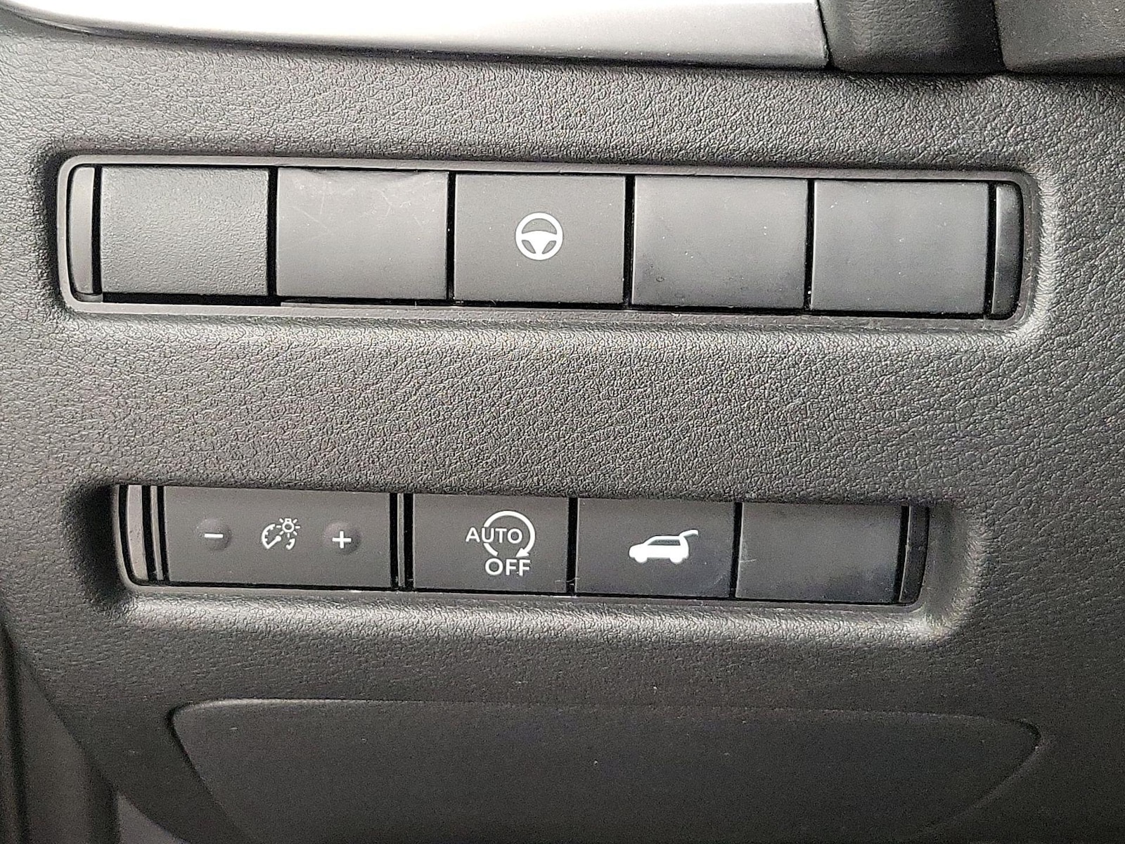2025 Nissan Rogue SV - Photo 14