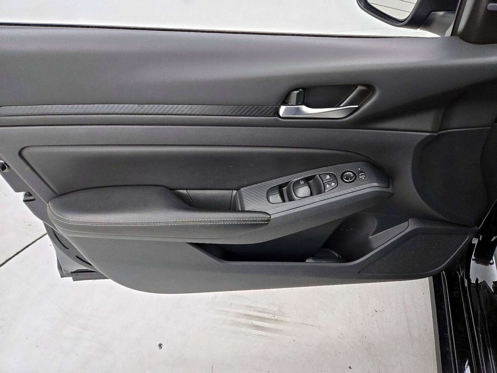 2025 Nissan Altima SV - Photo 13
