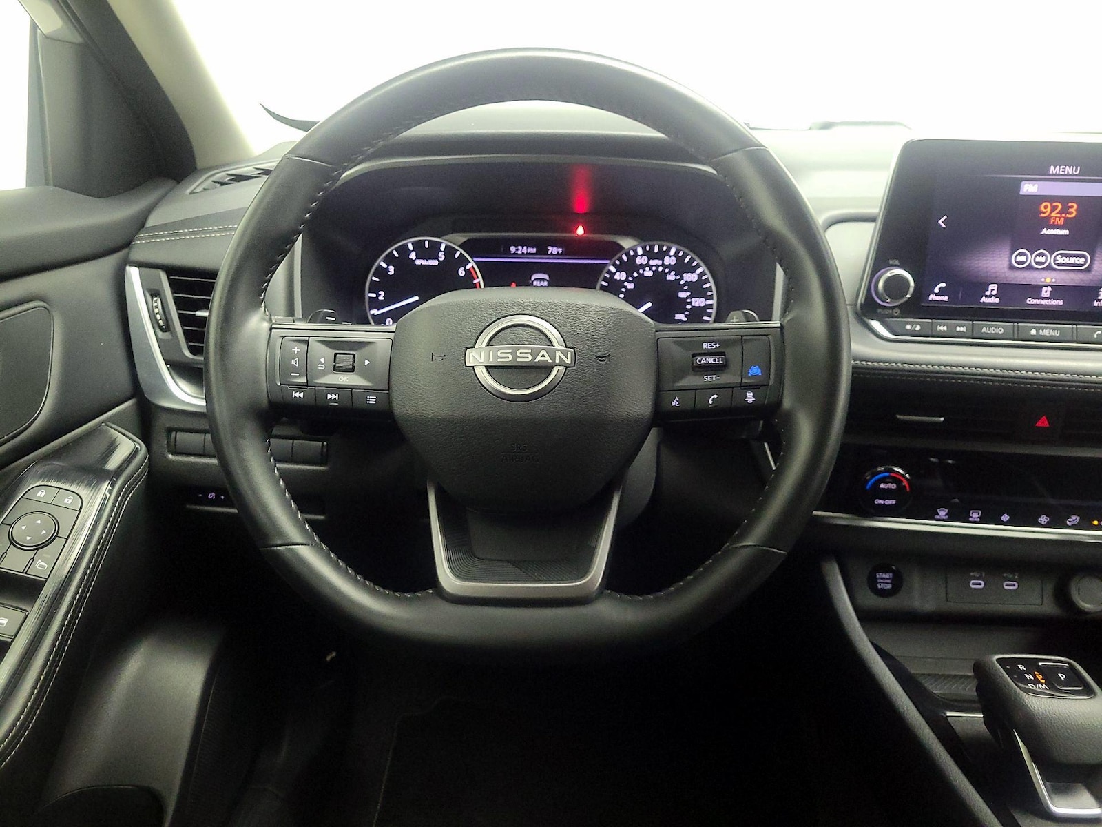 2025 Nissan Rogue SV - Photo 11