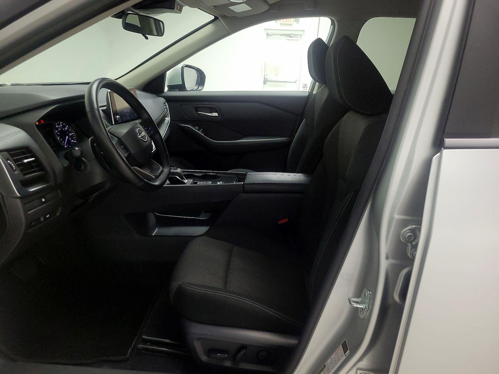 2025 Nissan Rogue SV - Photo 12