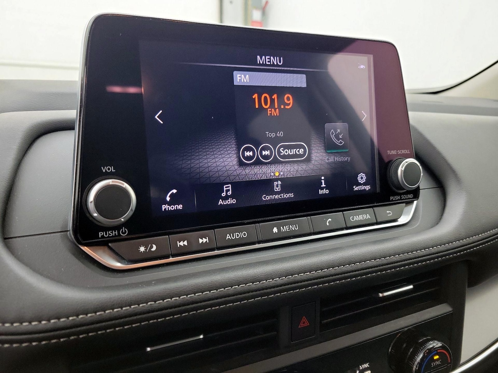 2025 Nissan Rogue SV - Photo 16