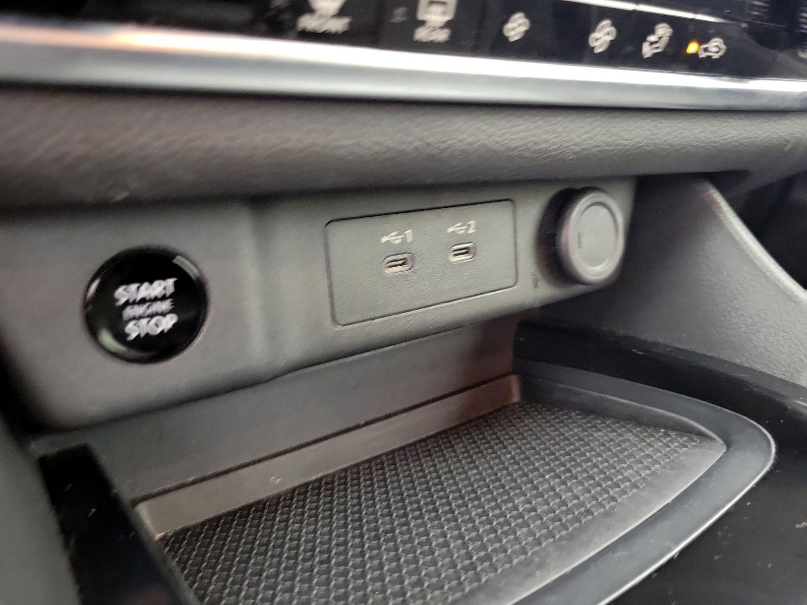 2025 Nissan Rogue SV - Photo 19