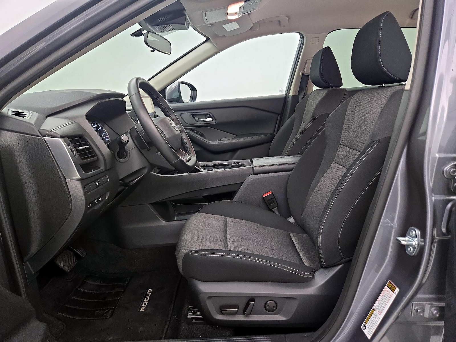 2025 Nissan Rogue SV - Photo 12