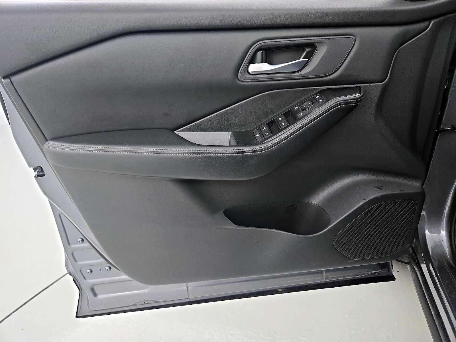 2025 Nissan Rogue SV - Photo 13
