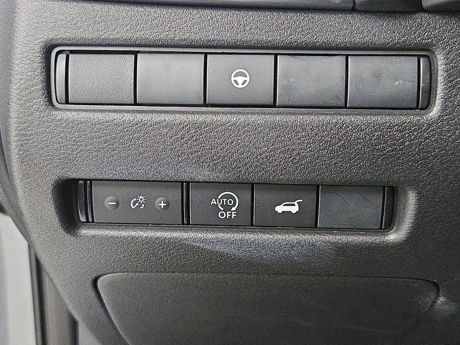 2025 Nissan Rogue SV - Photo 14