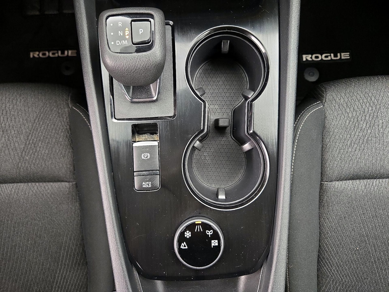 2025 Nissan Rogue SV - Photo 18