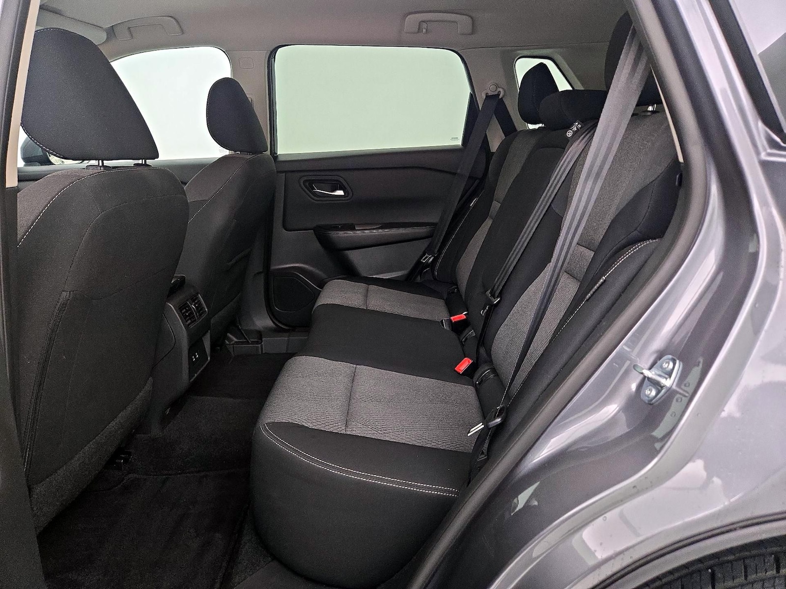 2025 Nissan Rogue SV - Photo 20