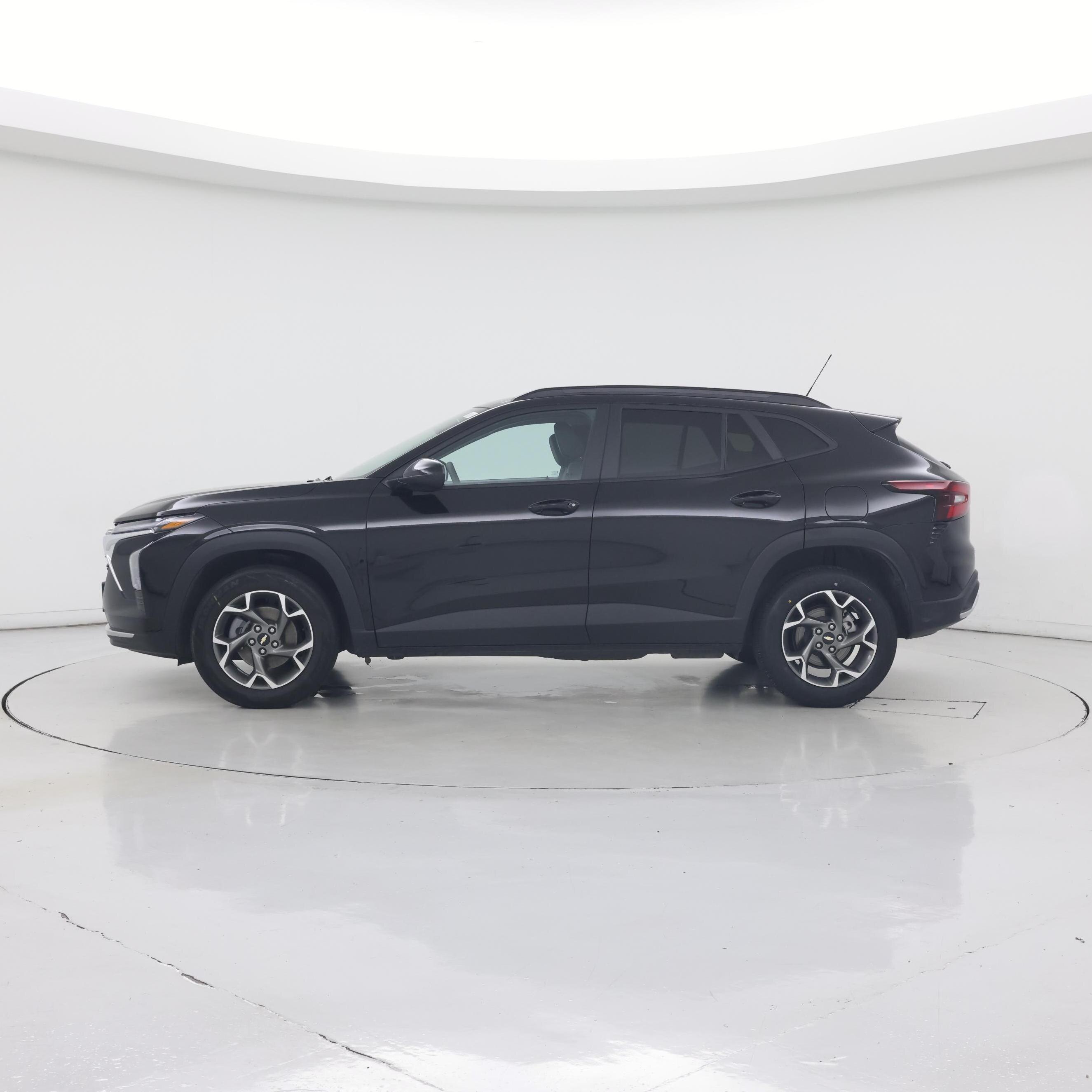 Thumbnail: 2025 Chevrolet Trax - 3