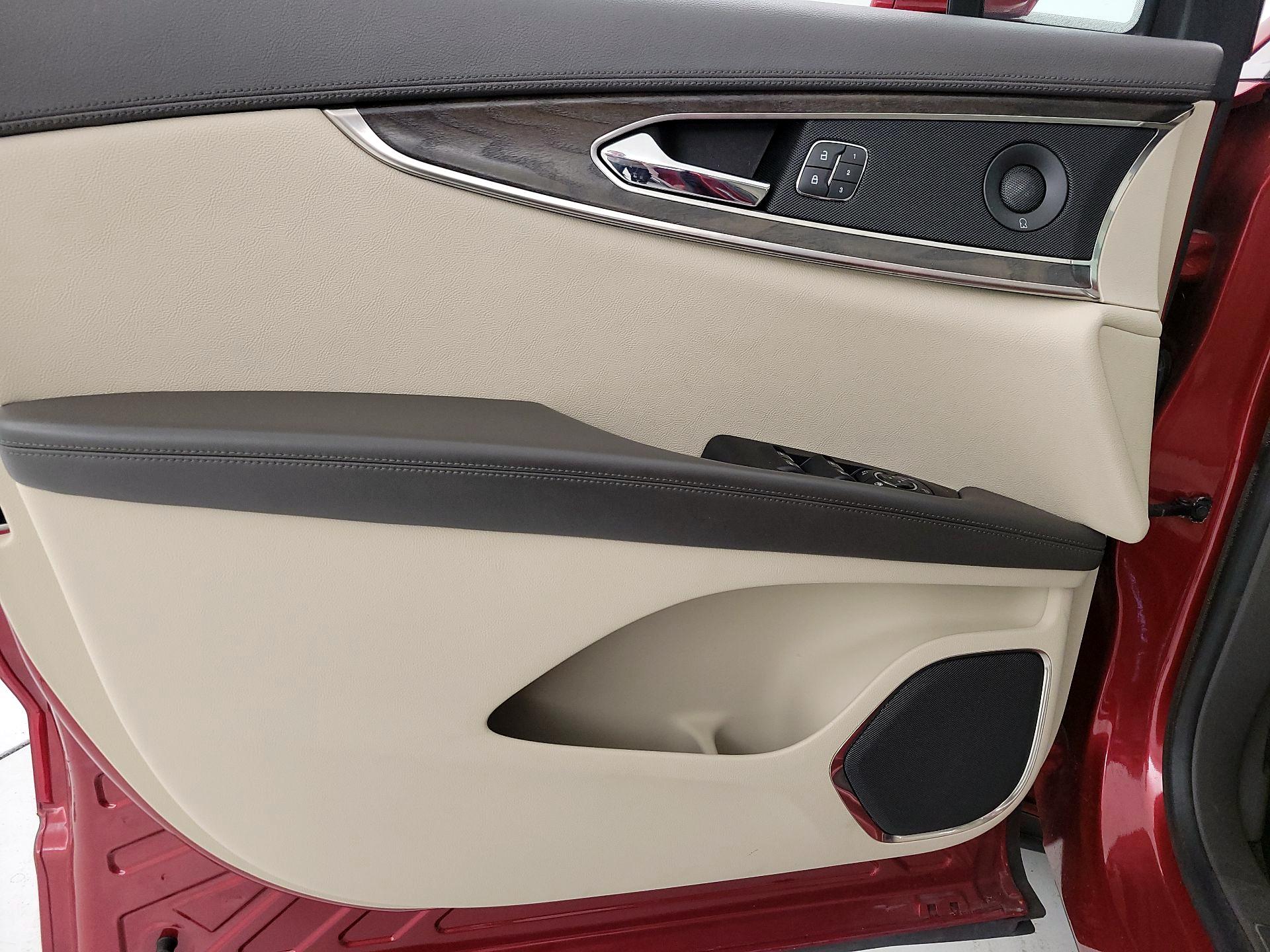 Thumbnail: 2020 Lincoln Nautilus - 12