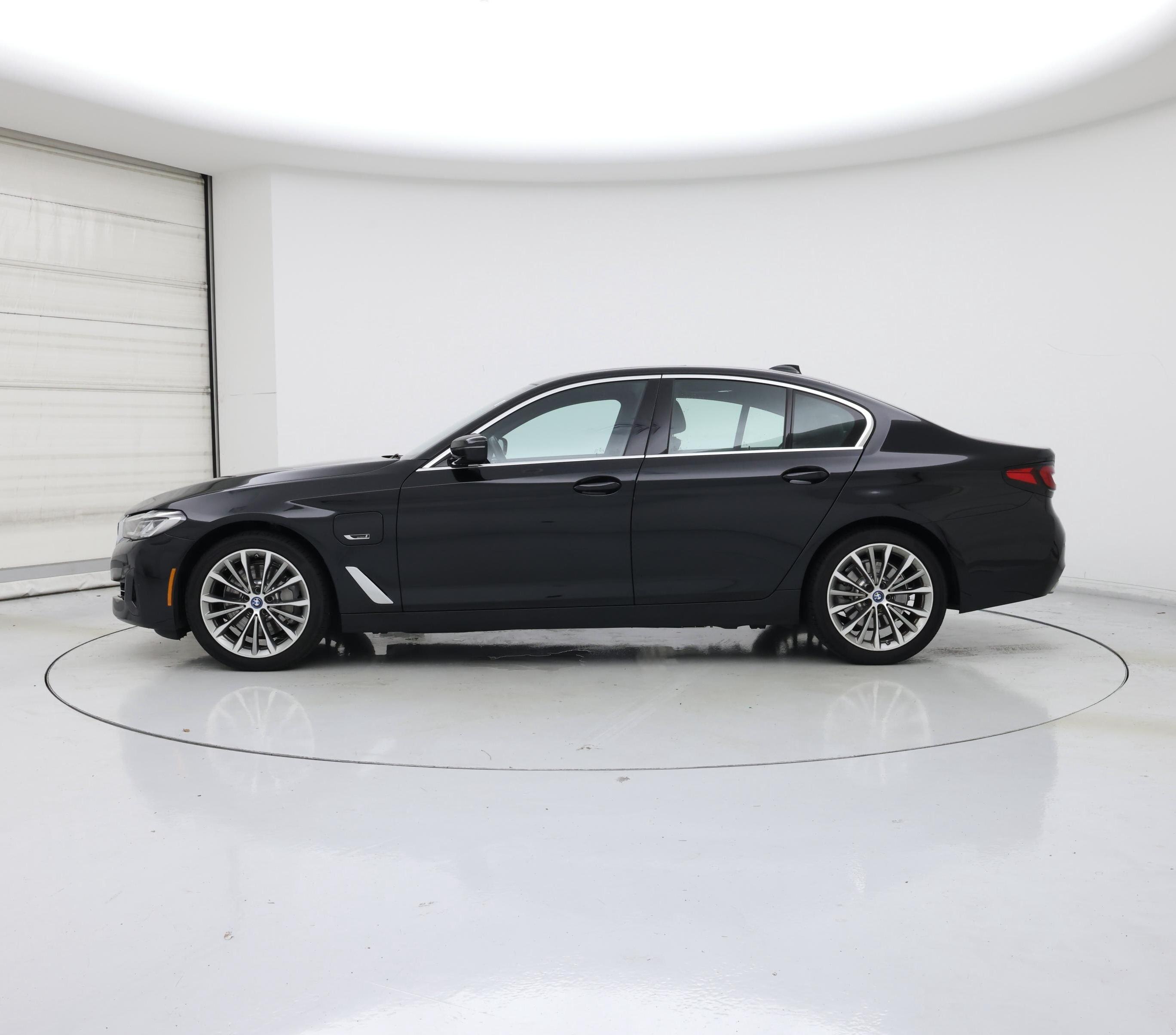 Thumbnail: 2023 BMW 5 Series - 3
