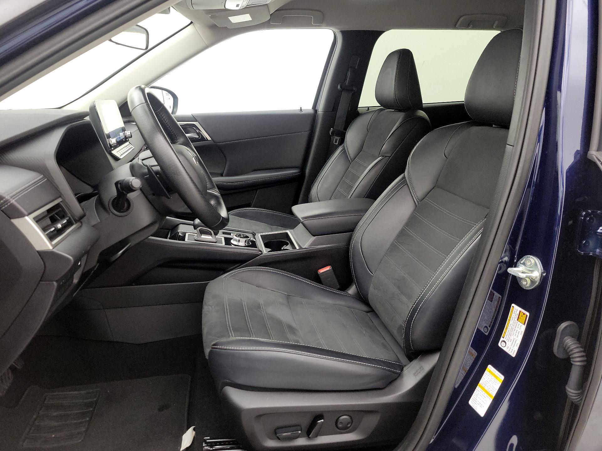 Thumbnail: 2024 Mitsubishi Outlander - 11
