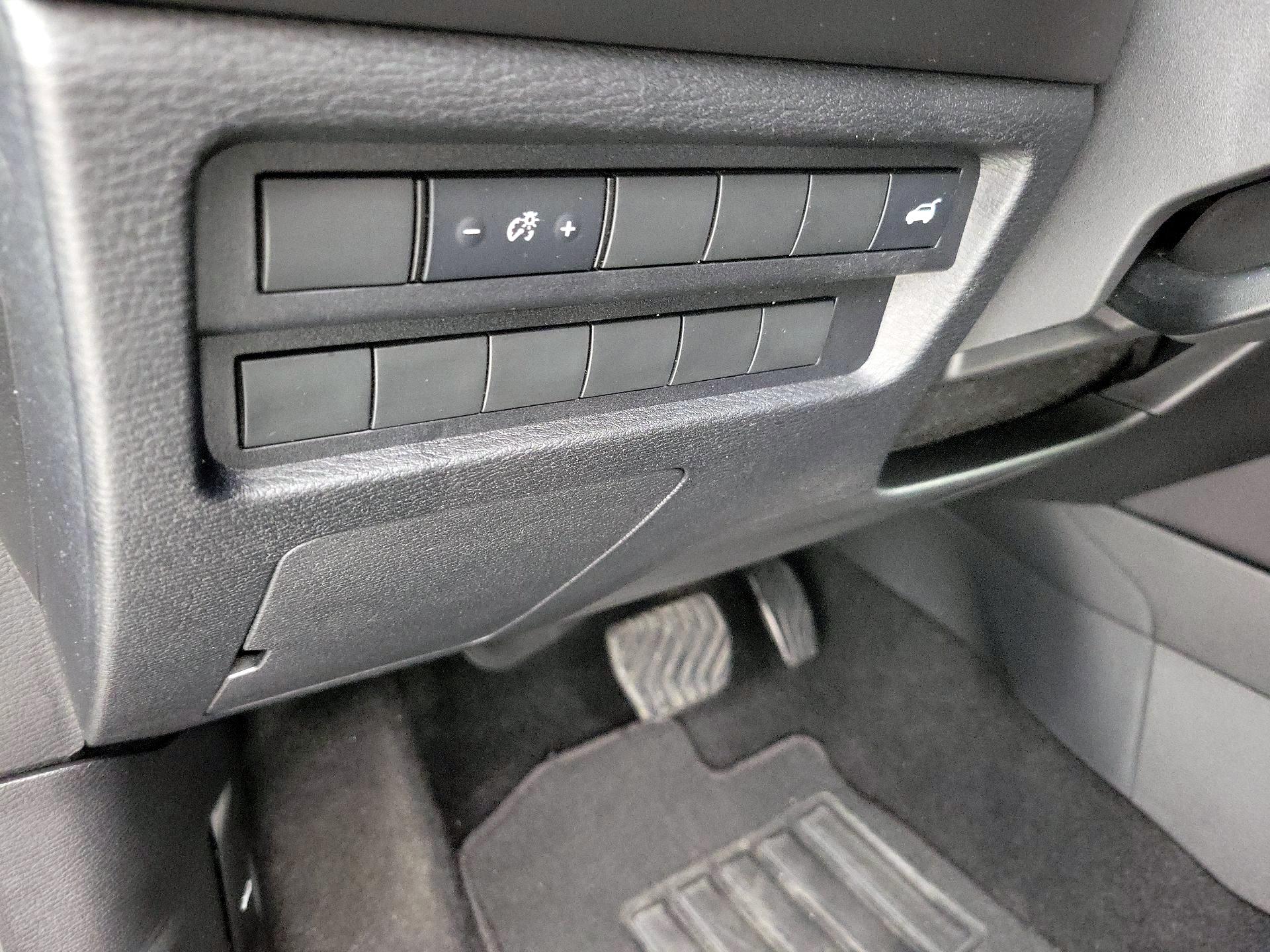 Thumbnail: 2024 Mitsubishi Outlander - 13