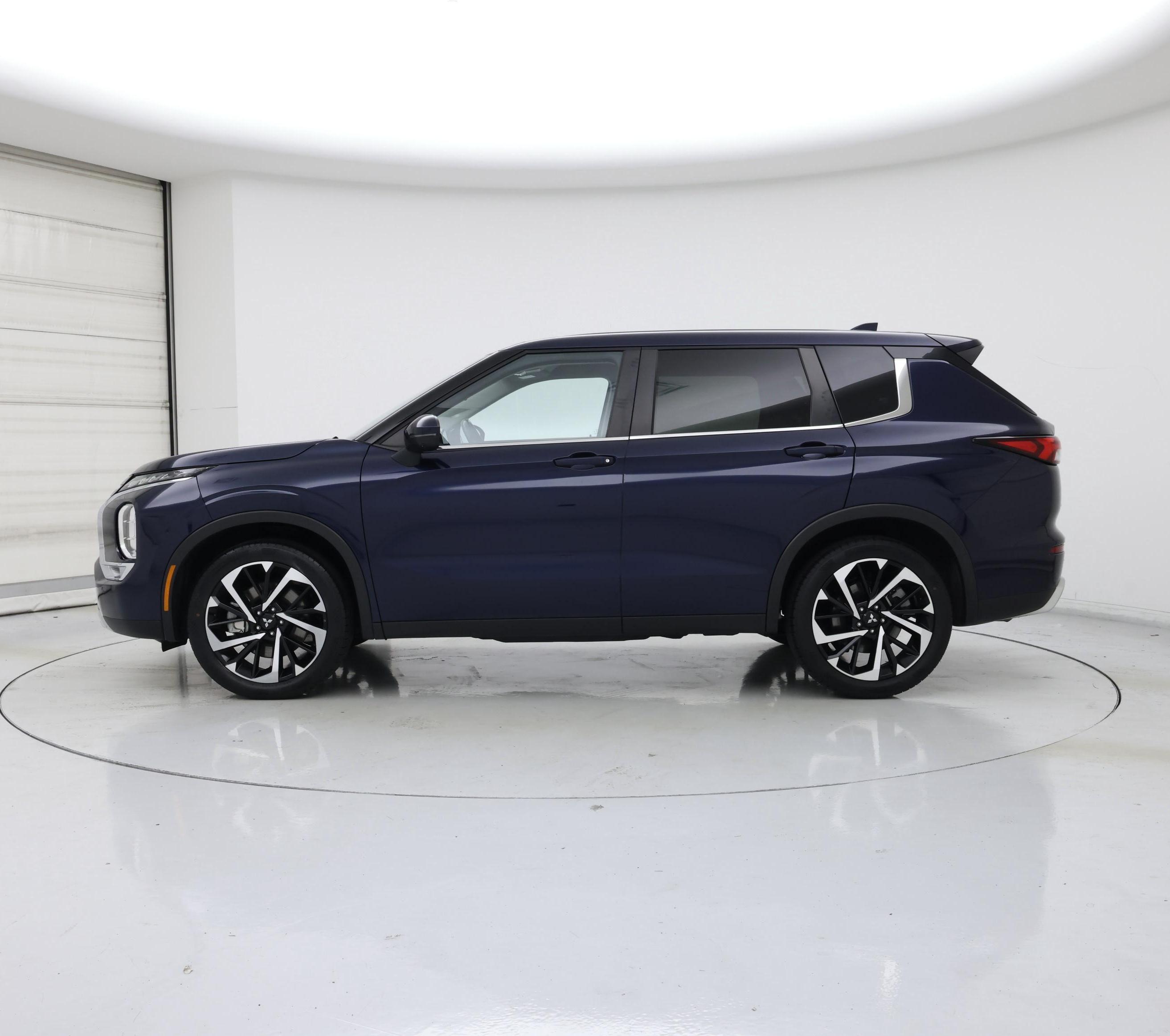 Thumbnail: 2024 Mitsubishi Outlander - 3