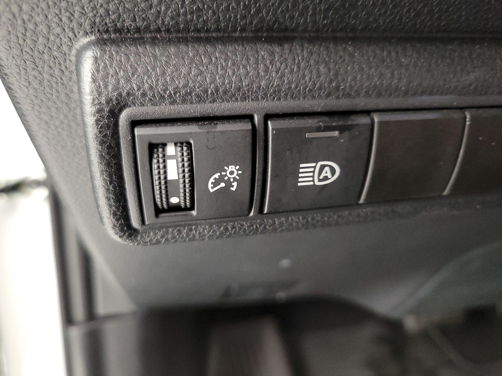 2024 Toyota Corolla LE - Photo 14